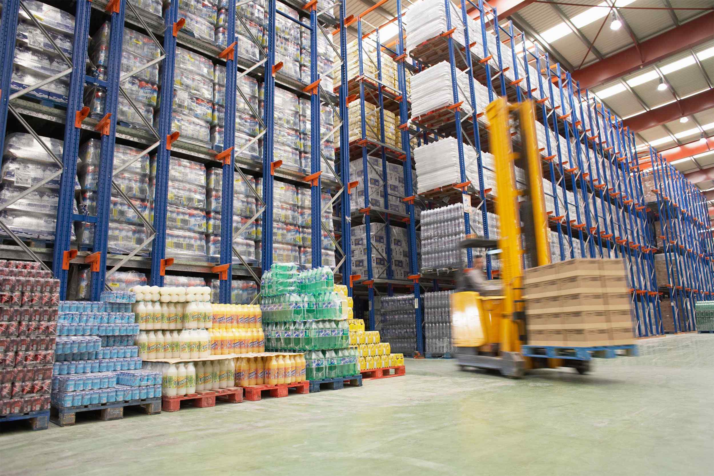 ../../wp-content/uploads/2015/09/Warehouse-and-lifter.jpg